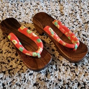 ❤️2 Ads/$20 - 2 teeth Japanese Sandals
